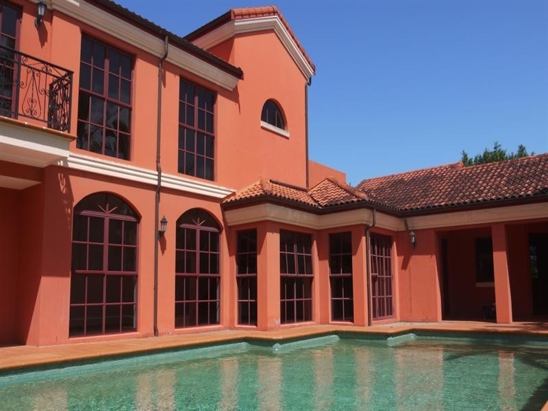 8215 Magnolia Drive West, Hope Island QLD 4212