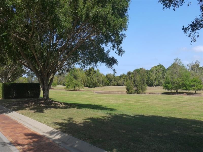 8215 Magnolia Drive West, Hope Island QLD 4212