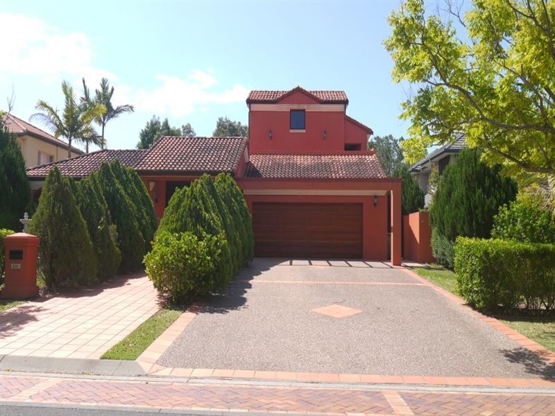 8215 Magnolia Drive West, Hope Island QLD 4212