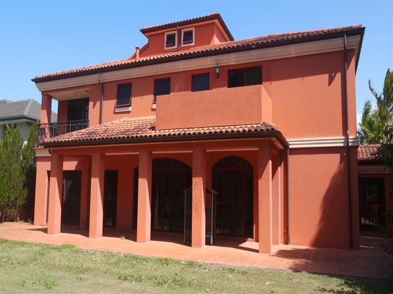 8215 Magnolia Drive West, Hope Island QLD 4212