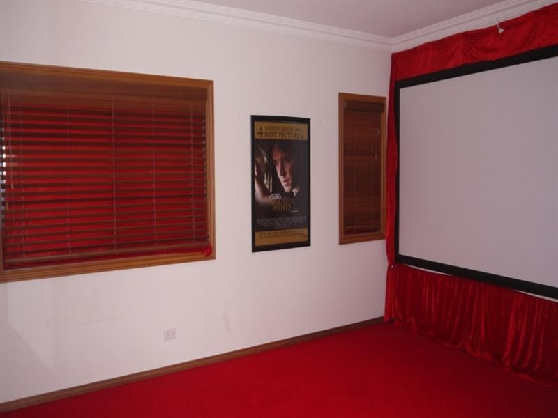 8215 Magnolia Drive West, Hope Island QLD 4212