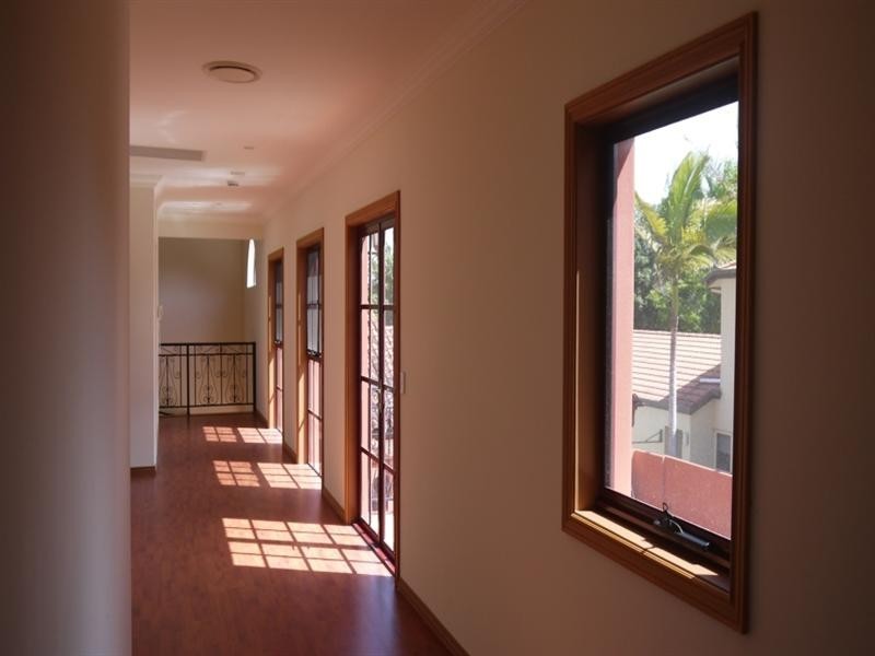 8215 Magnolia Drive West, Hope Island QLD 4212