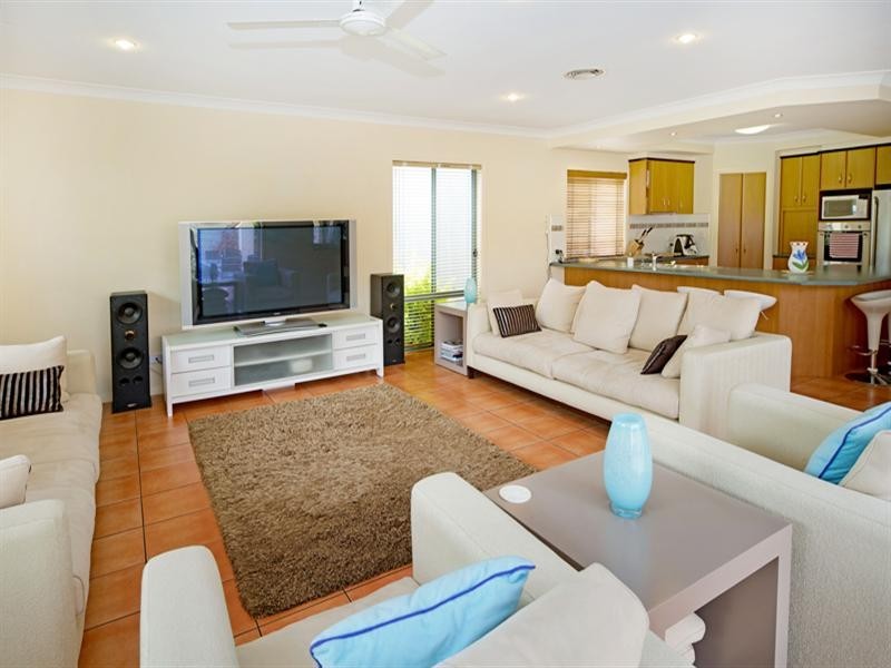 30 John Dalley Drive, Helensvale QLD 4212