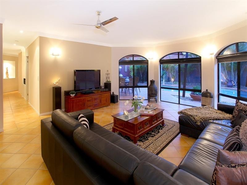 17 Eastbank Terrace, Helensvale QLD 4212