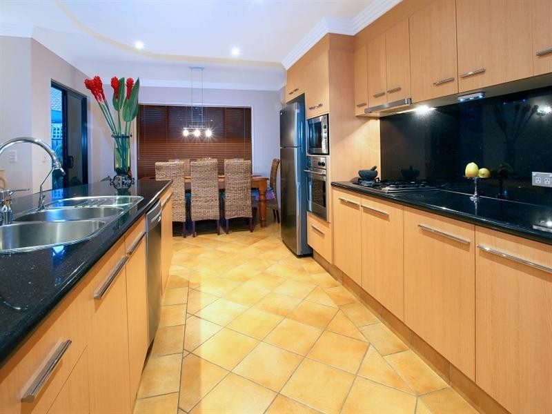 17 Eastbank Terrace, Helensvale QLD 4212