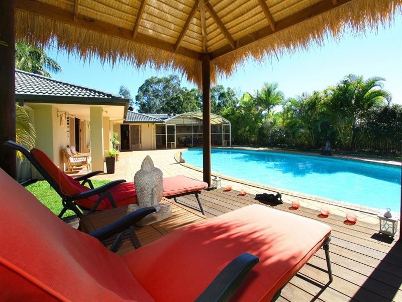 15 Riverdowns Crescent, Helensvale QLD 4212