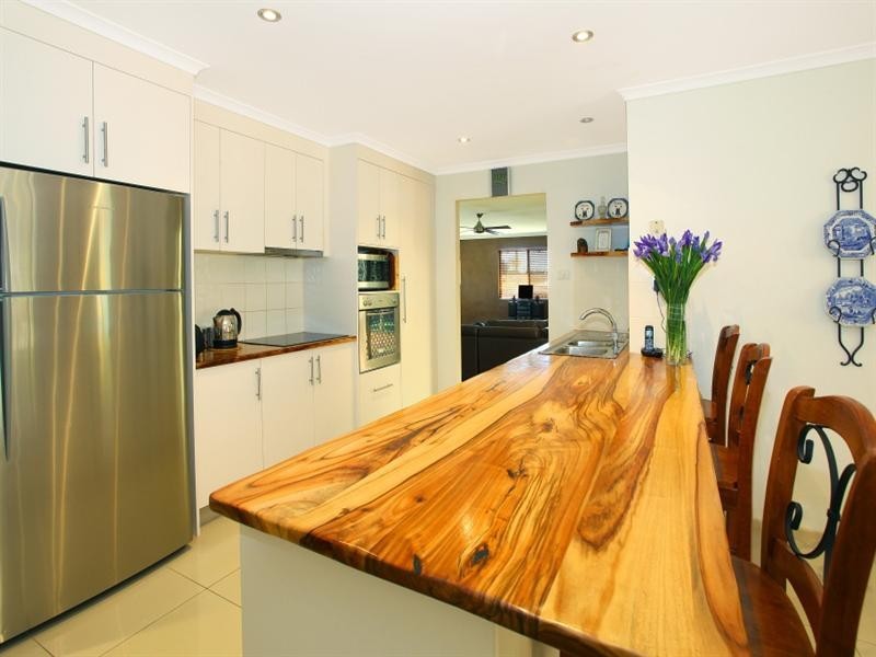 15 Riverdowns Crescent, Helensvale QLD 4212