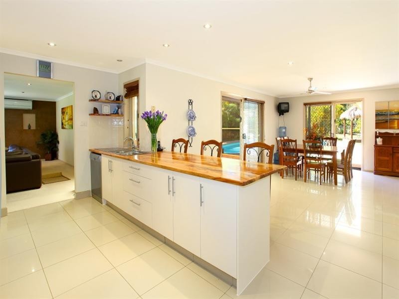 15 Riverdowns Crescent, Helensvale QLD 4212