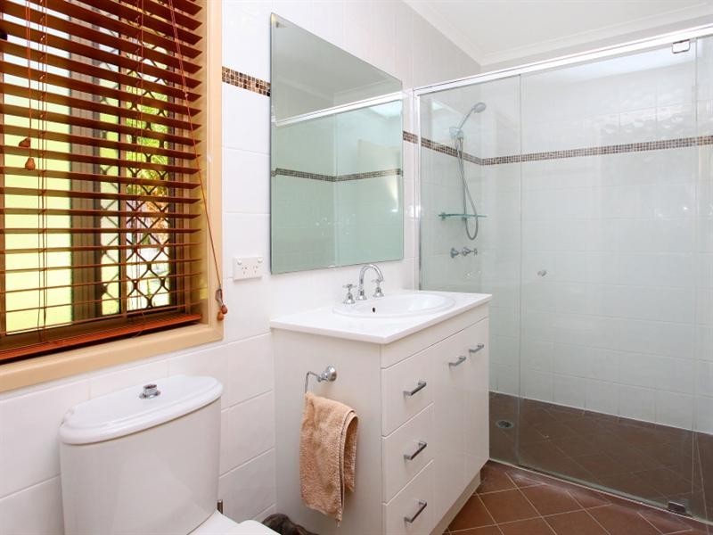 15 Riverdowns Crescent, Helensvale QLD 4212