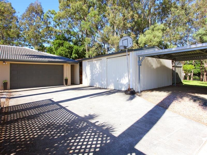 15 Riverdowns Crescent, Helensvale QLD 4212