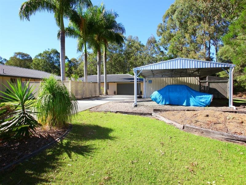 15 Riverdowns Crescent, Helensvale QLD 4212