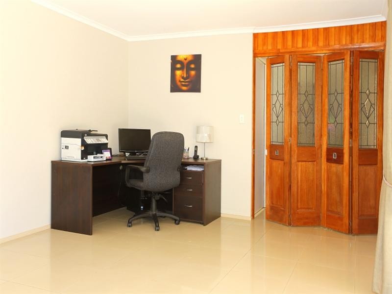 15 Riverdowns Crescent, Helensvale QLD 4212