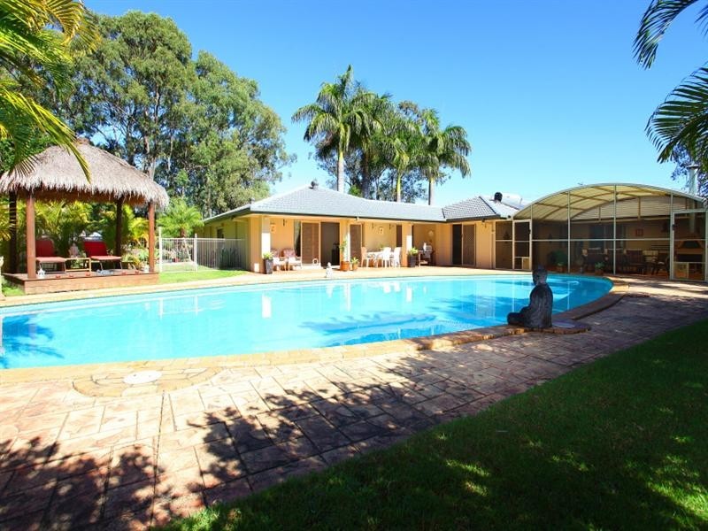 15 Riverdowns Crescent, Helensvale QLD 4212