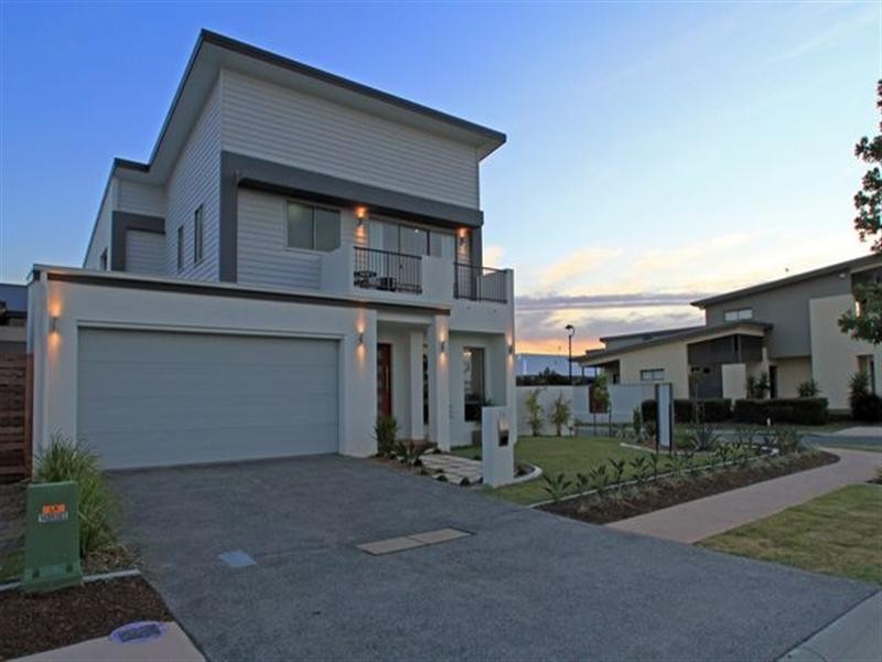 26 Cova Boulevard, Hope Island QLD 4212