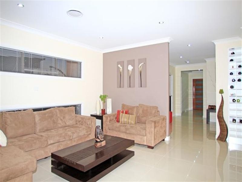 26 Cova Boulevard, Hope Island QLD 4212