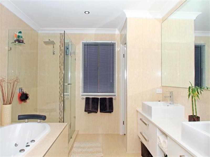 26 Cova Boulevard, Hope Island QLD 4212