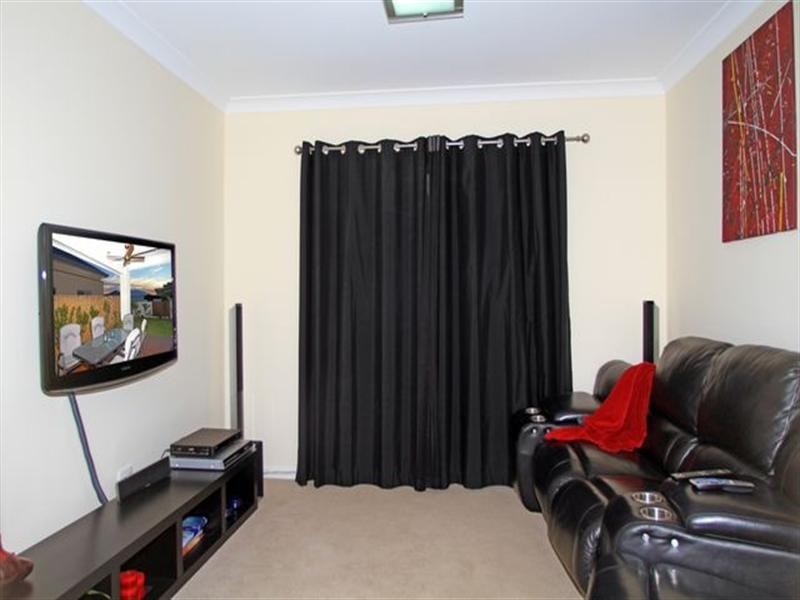 26 Cova Boulevard, Hope Island QLD 4212