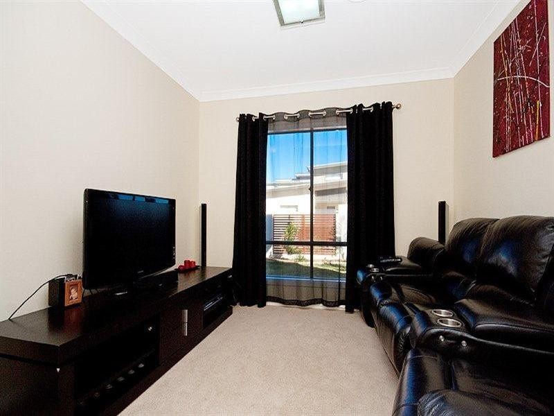 26 Cova Boulevard, Hope Island QLD 4212