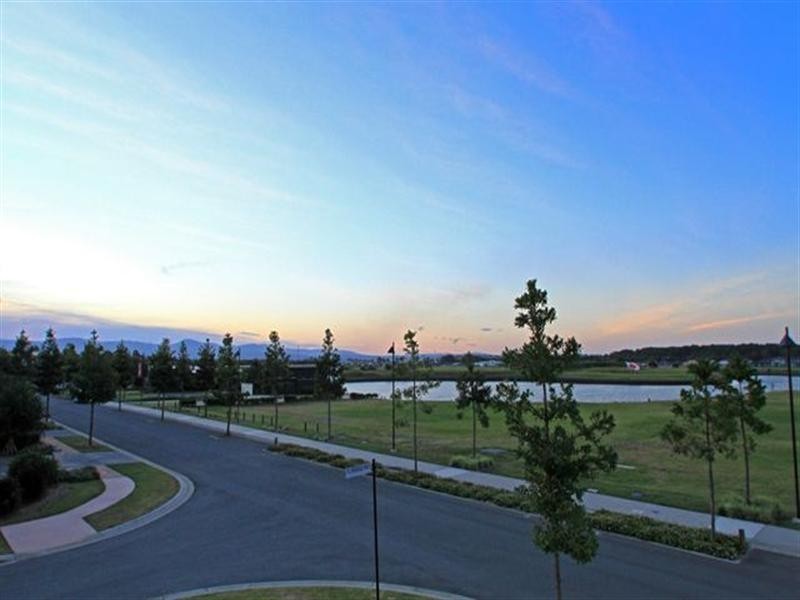 26 Cova Boulevard, Hope Island QLD 4212