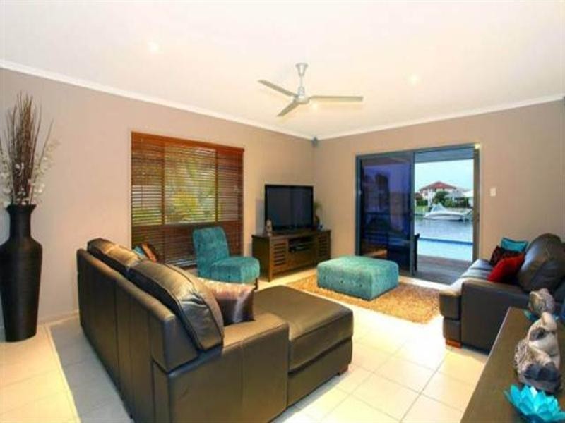 14 Calmwater Crescent, Helensvale QLD 4212