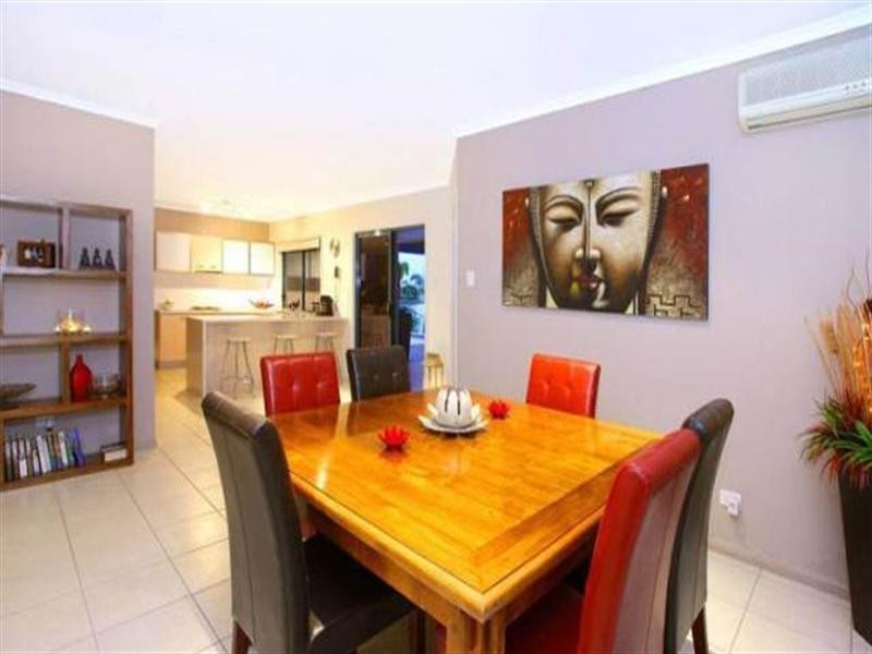 14 Calmwater Crescent, Helensvale QLD 4212