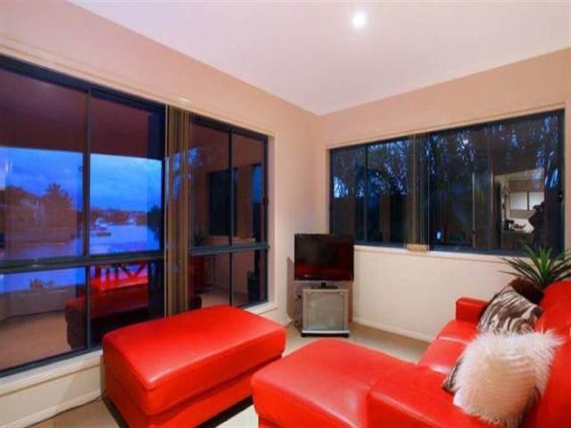 14 Calmwater Crescent, Helensvale QLD 4212