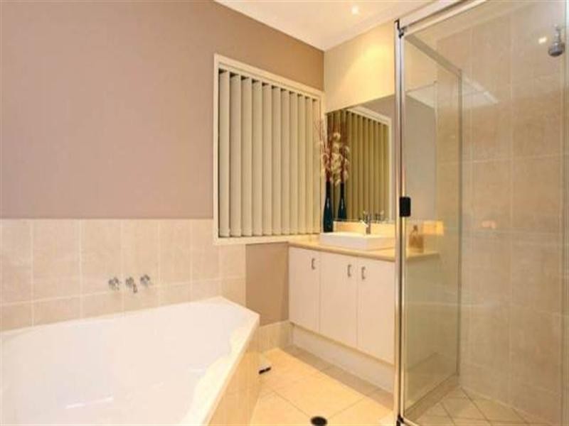 14 Calmwater Crescent, Helensvale QLD 4212