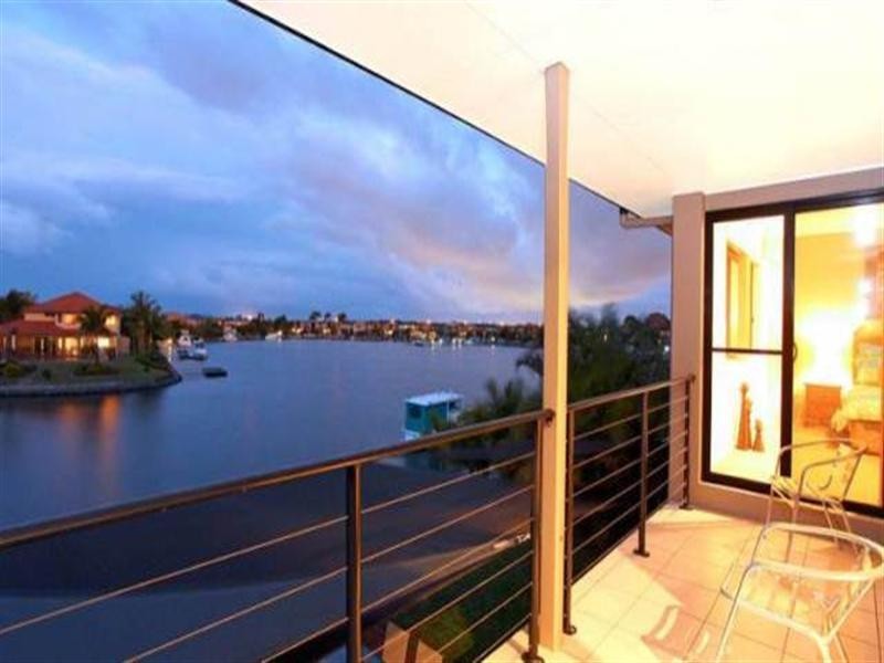 14 Calmwater Crescent, Helensvale QLD 4212