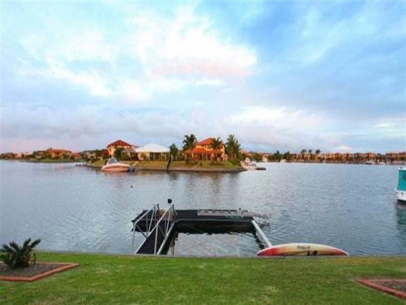 14 Calmwater Crescent, Helensvale QLD 4212