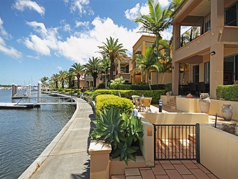 1522 Riverdale Drive, Hope Island QLD 4212