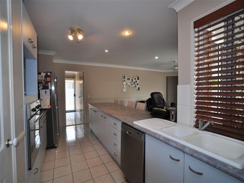 12 westpark Court, Helensvale QLD 4212