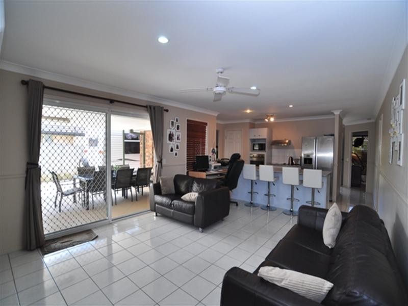 12 westpark Court, Helensvale QLD 4212