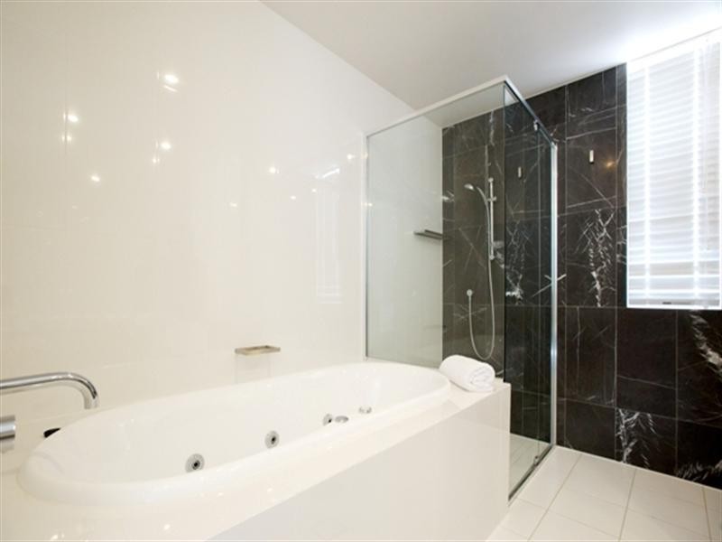 6079 Lugano Drive, Hope Island QLD 4212