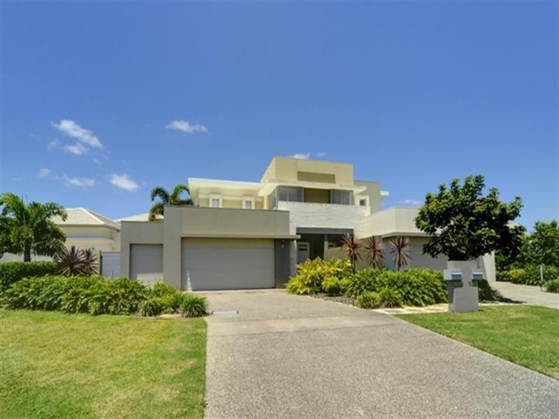 6079 Lugano Drive, Hope Island QLD 4212