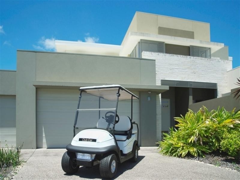 6079 Lugano Drive, Hope Island QLD 4212