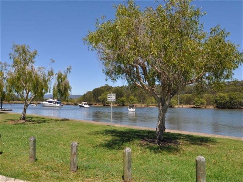 12 Iragana Street, Hope Island QLD 4212