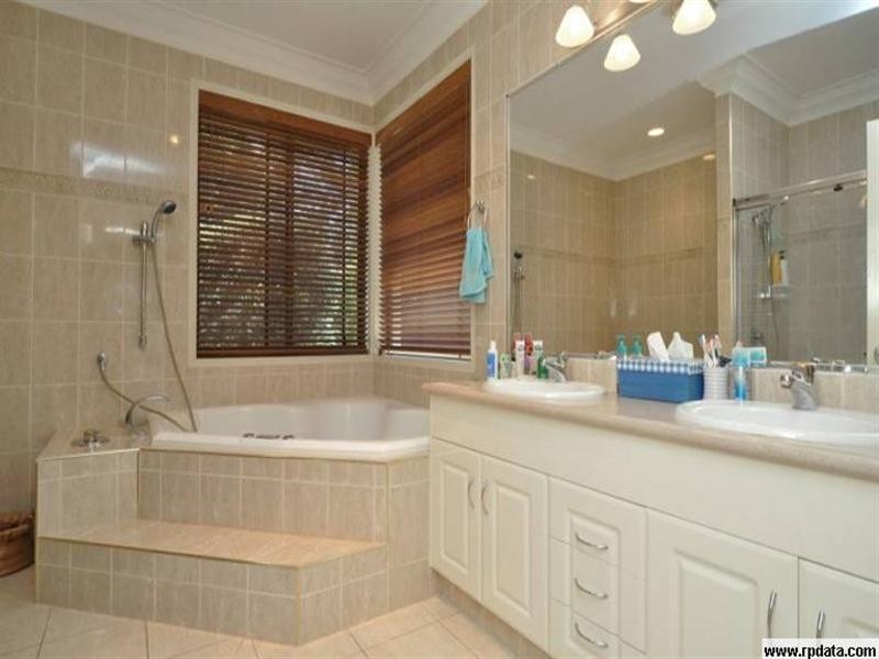 3 River Cove Place, Helensvale QLD 4212