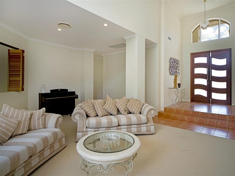 3172 Riverleigh Drive, Hope Island QLD 4212
