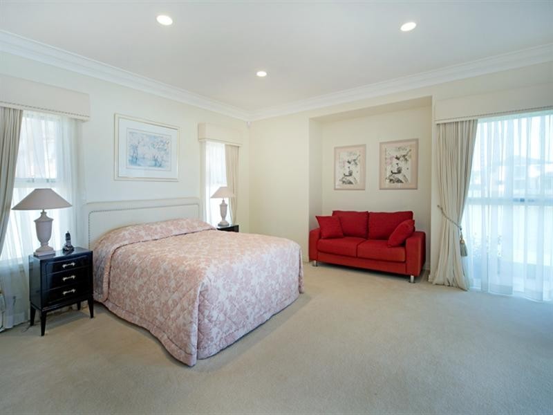 32 Windchimes Way, Helensvale QLD 4212