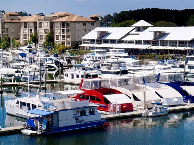 2215 Taromeo Court, Hope Island QLD 4212