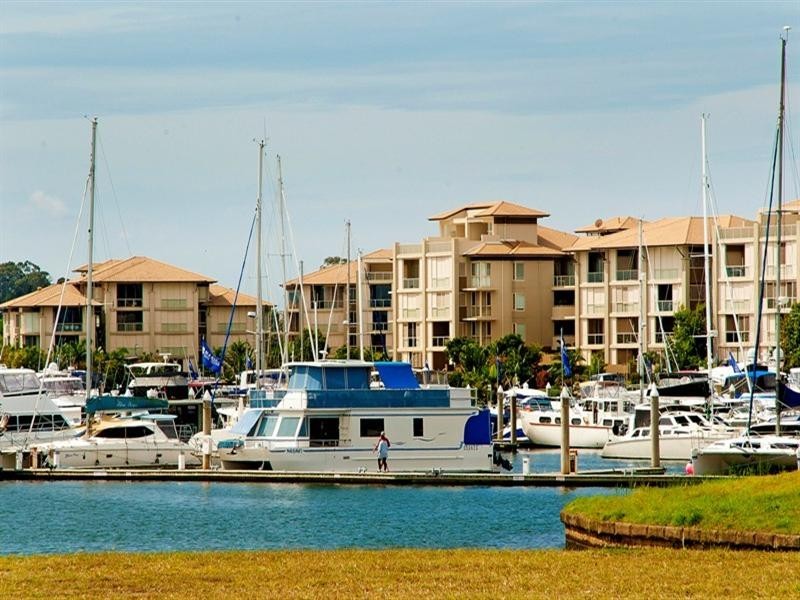 2215 Taromeo Court, Hope Island QLD 4212