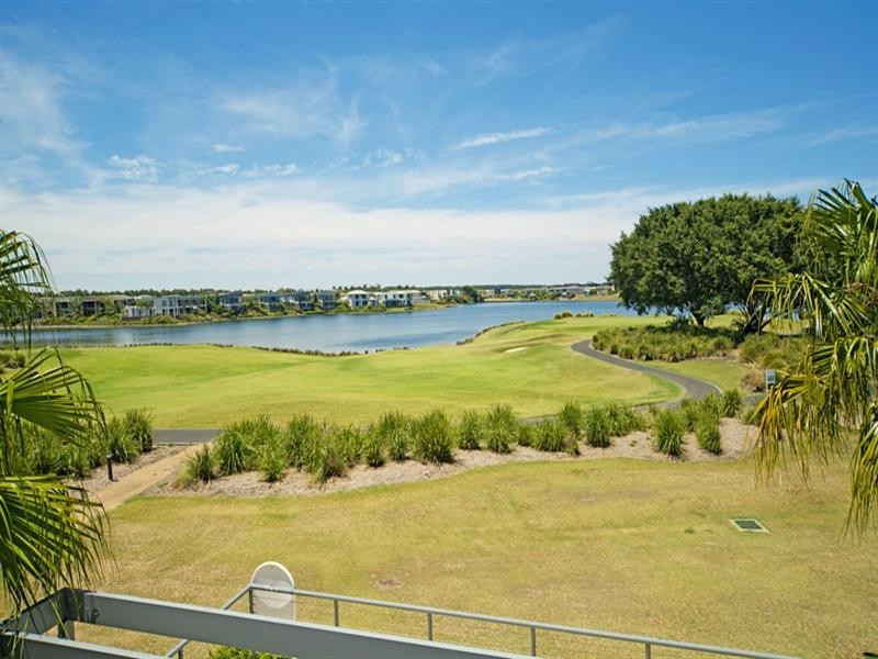 8409 Magnolia Drive East, Hope Island QLD 4212