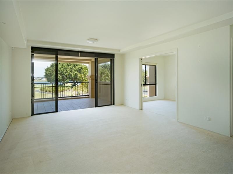 8409 Magnolia Drive East, Hope Island QLD 4212