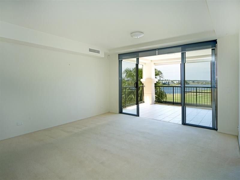 8409 Magnolia Drive East, Hope Island QLD 4212