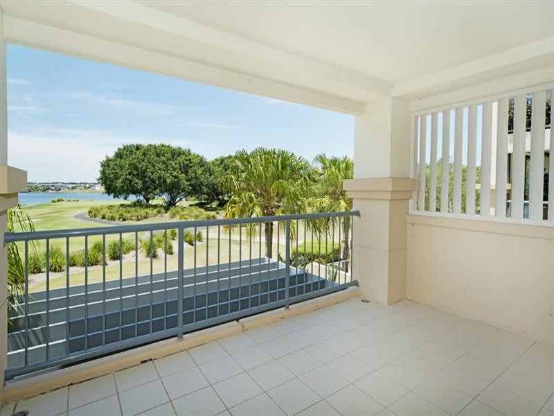 8409 Magnolia Drive East, Hope Island QLD 4212