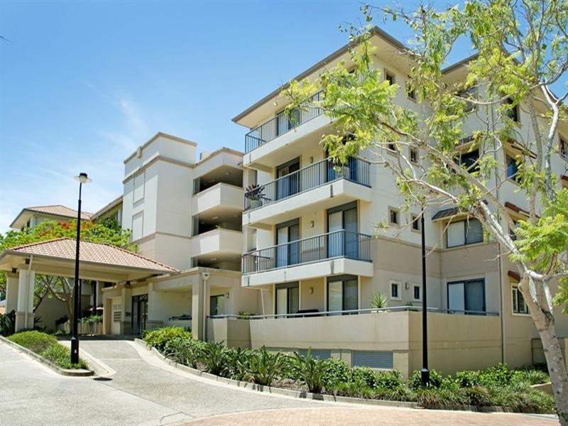 8409 Magnolia Drive East, Hope Island QLD 4212