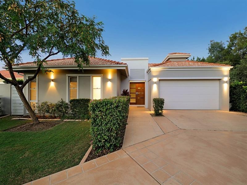 2044 Carlton Drive, Hope Island QLD 4212