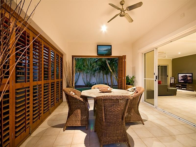 2044 Carlton Drive, Hope Island QLD 4212