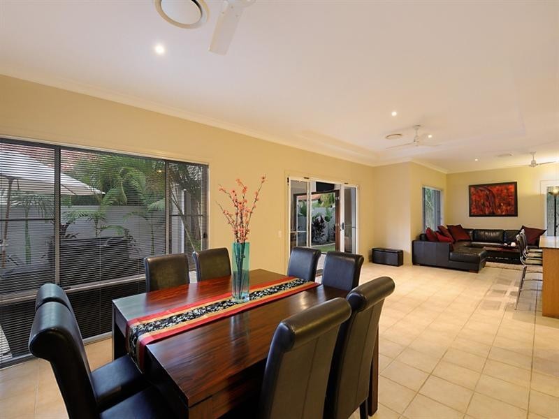 2044 Carlton Drive, Hope Island QLD 4212
