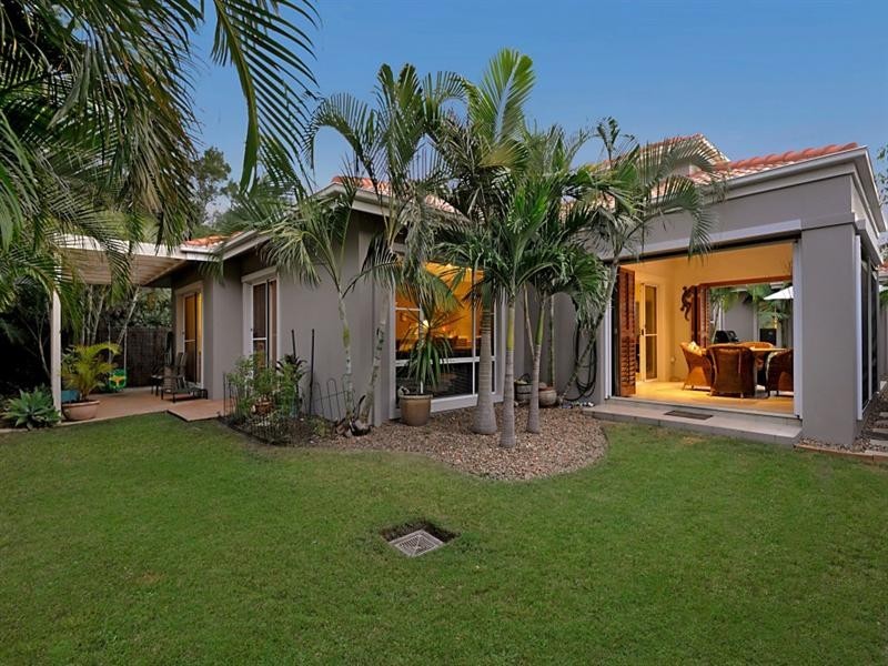 2044 Carlton Drive, Hope Island QLD 4212